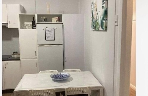 Cessnock Cottage | “Joy” cottage 10km from the Hunter Valley wineries, close to everything.