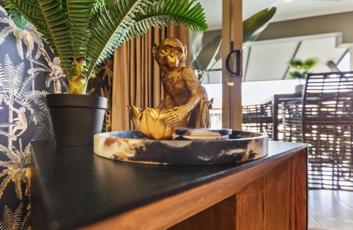 Westcourt Apartment | Jungle Retreat Cairns - 9 Pools I Gym I BBQ