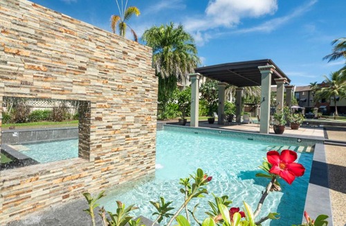 Westcourt Apartment | Jungle Retreat Cairns - 9 Pools I Gym I BBQ