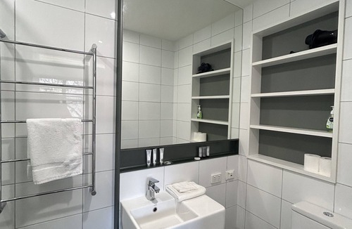 St Kilda West Apartment | Just a stone's throw away from St Kilda Beach