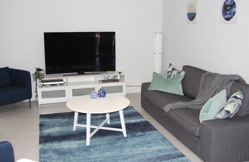 Warnbro House | Just minutes walk to beach