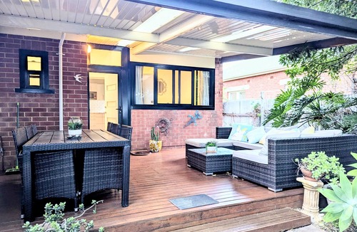 Glandore House | Just Right @ Glandore - Central to City, Sea & Hills