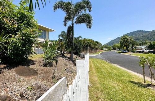 Brinsmead House | Kalani-The Heavens View House. “Kalani: the heavens, symbolising peace, beauty.”
