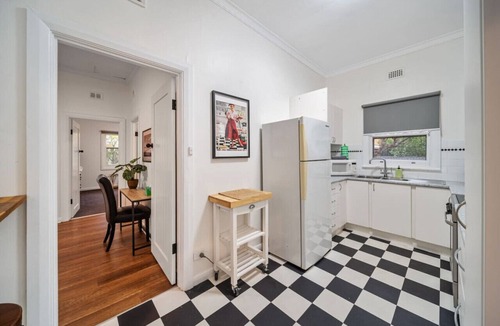 Warradale House | Kaleamera—Relaxed Stay Near Beach & Shops