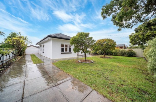 Warradale House | Kaleamera—Relaxed Stay Near Beach & Shops