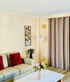 Victory Heights Apartment | Kalgoorlie, Unit 2, Golden Patch Retreat