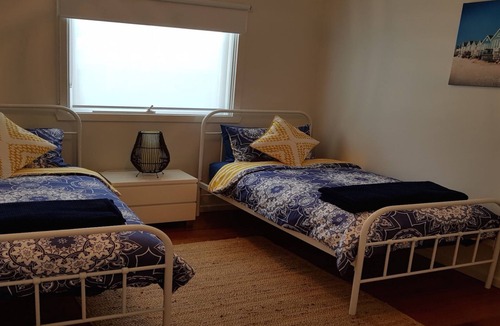 St Leonards House | Kama-On-Thomson Blvd