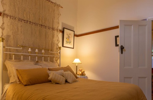 Bendigo Cottage | Kardinia - charming miners cottage in Arts Precinct
