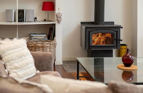 Charlotte Bay House | Karingal just minutes from Blueys Beach