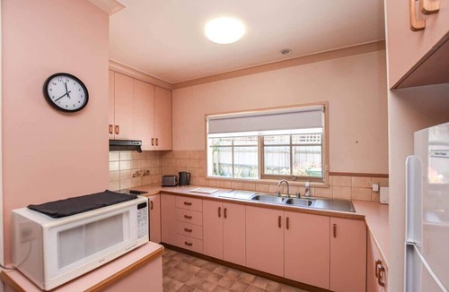 Myrtleford House | Karinya Cottage - Keep it simple, peaceful and cen