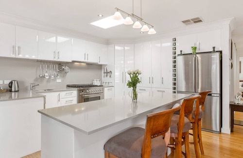 Mornington House | KARINYA - MORNINGTON