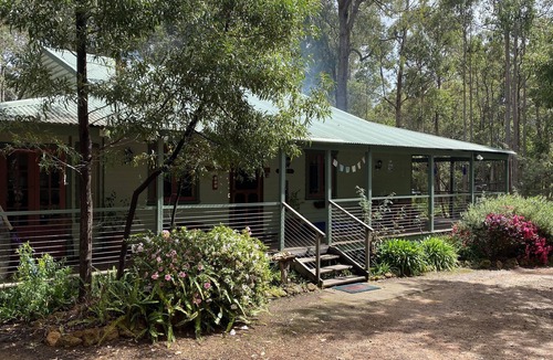 Quinninup House | * Karri Tree Cottage *