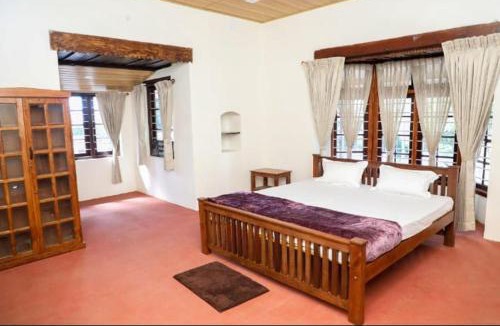 Khattalwada Bed & Breakfast | Karuniagiri Guest House