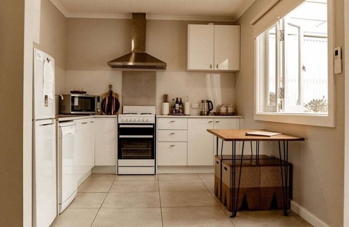 Bicheno Apartment | Kiama Tea House - Main Street Bicheno