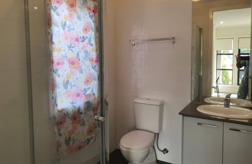 Berwick House | Kick Back, Relax @ Cozy Value Comfy Budget Stays !