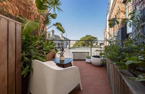 St Kilda Apartment | Kilda Classic - Coastal Living with Heritage Charm
