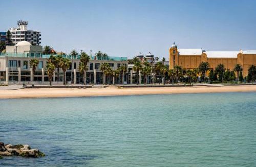 St Kilda Apartment | Kilda Classic - Coastal Living with Heritage Charm