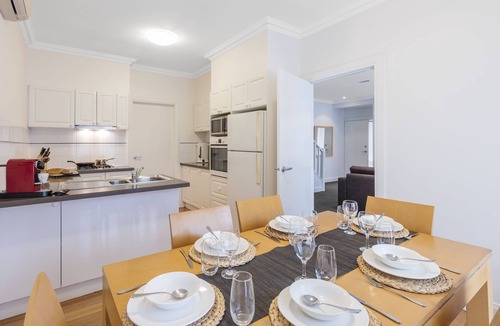 St. Kilda East Hotel | Kimberley Gardens Hotel & Serviced Apartments
