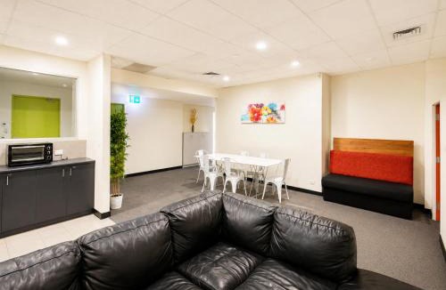Melbourne Central Business District House | King St - Affordable Central City Room
