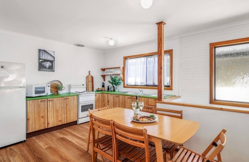 Currarong House | King Stingray – double storey beach house with ocean views