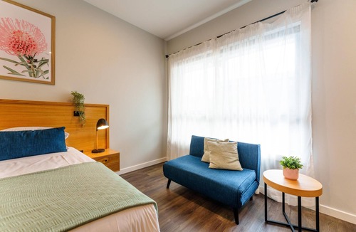 Woodside Hotel | King Suite - Self contained suite with 1 King bed and single sofa bed