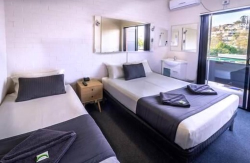 Hamilton Bed & Breakfast | Kingsford Riverside Inn