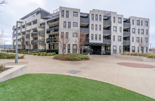 Kingston Apartment | Kingston Foreshore Apt with Water Views