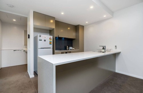 Kingston Apartment | Kingston Foreshore Flat with Garden View