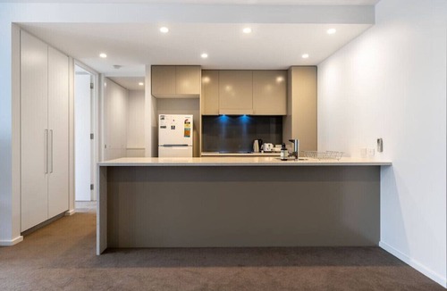 Kingston Apartment | Kingston Foreshore Flat with Garden View