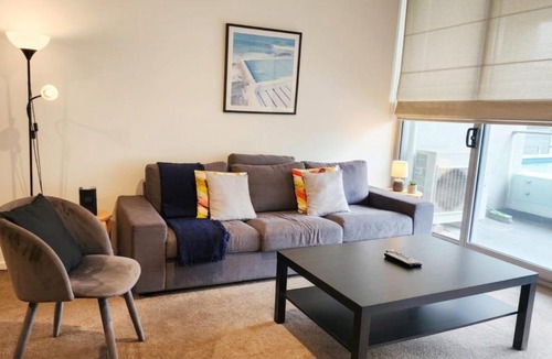 Kingston Apartment | Kingston Foreshore Flat with Garden View - Hosted by Canstay