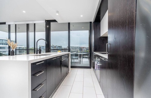 Kingston Apartment | Kingston Foreshore Paradise - 2BR