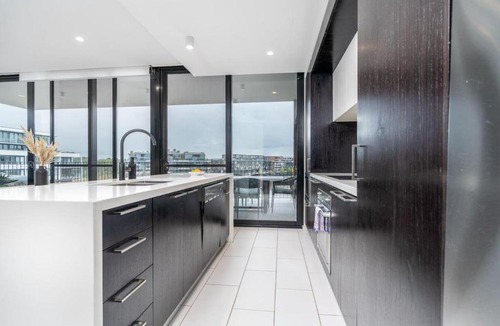 Kingston Apartment | Kingston Foreshore Paradise - 2BR
