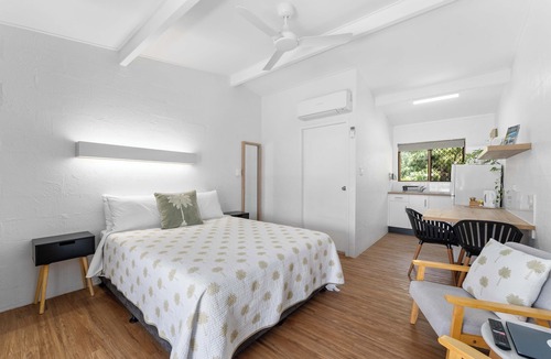 Kinka Beach Hotel | Kinka Palms Motel