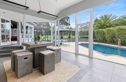 Frankston South House | Kirinaran Manor Pool & Bar Room