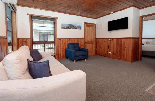 Strahan Apartment | Kitty's Cottages - Managed by BIG4 Strahan Holiday Retreat