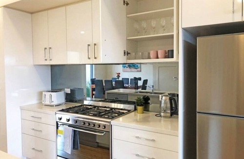 Knoxfield House | Knoxfield 4-BRM Retreat Home Golf Course Free WiFi