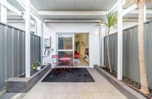 Lightsview Apartment | Koala Stay Lightsview 2BR Chic Townhouse Perfect for Work & Leisure