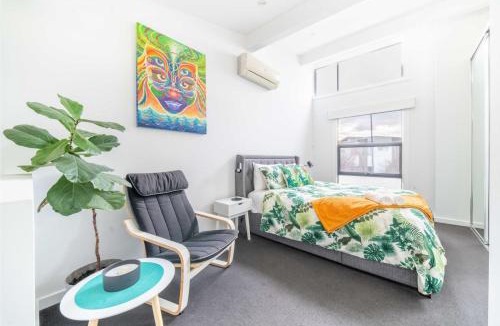 Lightsview Apartment | Koala Stay Lightsview 2BR Chic Townhouse Perfect for Work & Leisure