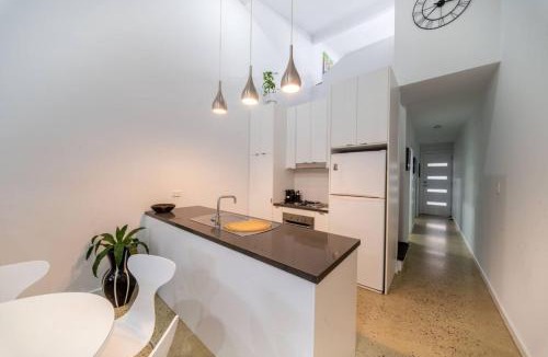 Lightsview Apartment | Koala Stay Lightsview 2BR Chic Townhouse Perfect for Work & Leisure