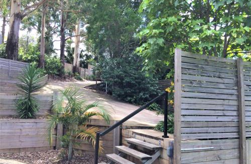 North Maleny House | Kookaburra Cottage at On Burgum Pond