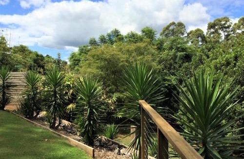 North Maleny House | Kookaburra Cottage at On Burgum Pond
