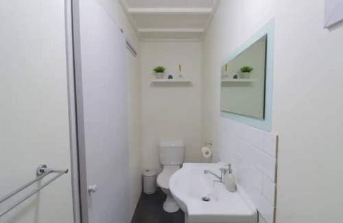 Applethorpe Cottage | Kookaburra Cottage, Country escape. Pet friendly.