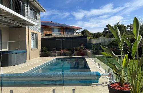 Mollymook Beach House | Kookaburra Heights - Heated Pool, Spa & Cinema Room