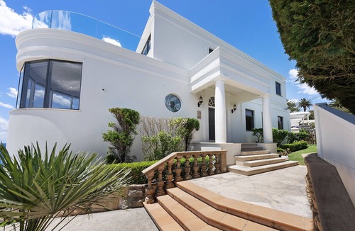 Avalon Beach House | “Kookaburra” - Oceanfront 4-Bed with Amazing Views