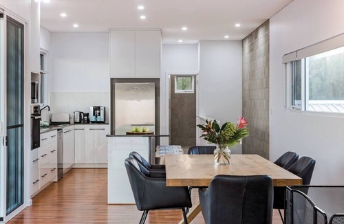 Eagle Bay House | Koolbardi Bushland Retreat near Pristine Beaches