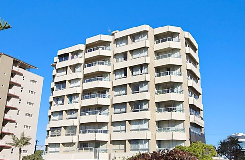 Coolangatta Apartment | Kooringal Unit 20 Located right on Greenmount beach with ocean views