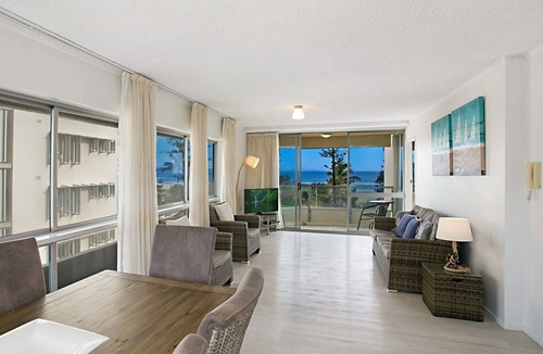 Coolangatta Apartment | Kooringal Unit 9 Great location on the beach with ocean views
