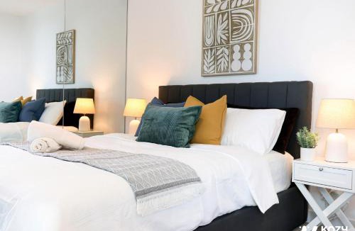 Box Hill Apartment | KozyGuru | Box Hill | Elegant City Hideaway
