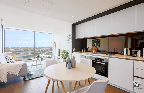Docklands Apartment | KOZYGURU Docklands Cozy Water View 1BED