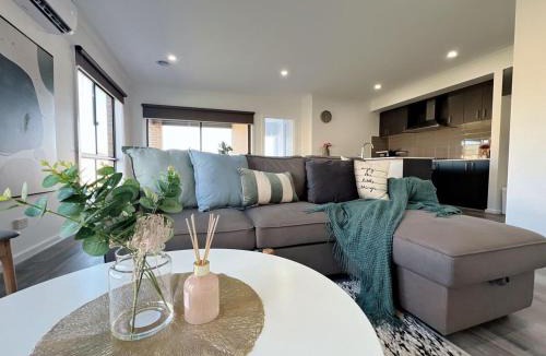 Pakenham Apartment | KozyGuru Pakenham Comfortable 4-Bedroom House